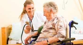 Ausbildung in Therapie-, Pflege- und Assistenzberufen