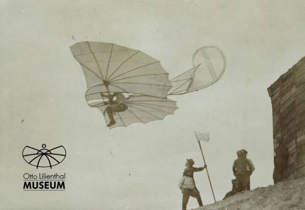 Originalfoto Ottomar Anschütz, 1893: Otto Lilienthal im Flug an der Fliegestation Steglitz