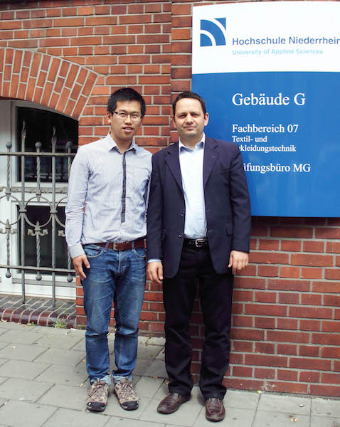 „Made in Germany hat in China einen exzellenten Ruf“, sagt Xu Chi, hier gemeinsam mit seinem Betreuer Prof. Dr. Yordan Kyosev.