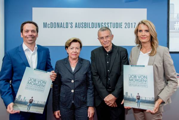 Gruppenbild Philipp Wachholz, Prof. Dr. Renate Köcher, Prof. Dr. Klaus Hurrelmann, Gabriele Fanta