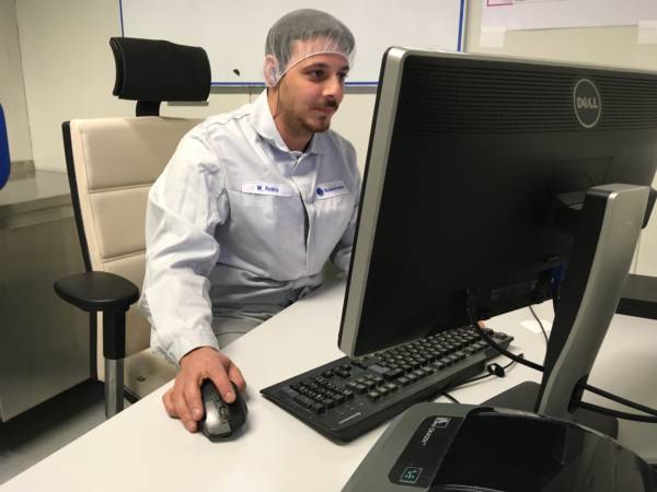 MarcoReina_Azubi-PFK-Chemie___Foto_Sascha Schneider_©Budenheim (3)