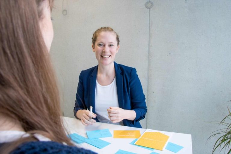 Foto: Désirée Krüger, Leiterin des Career Service an der Hochschule Niederrhein, freut sich, dass die HSNR im Talentscouting-Programm des Landes NRW aufgenommen wurde.